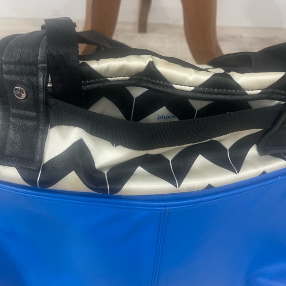 Lululemon Large Gym/ overnight bag - Picture 6 of 15